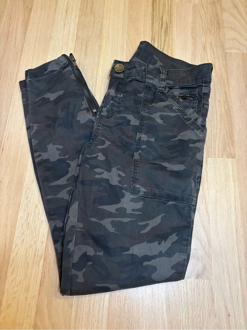 KUT Ankle Skinny  Camouflage Cargo Pants